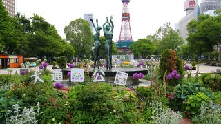 札幌の定番スポット、地下通路があるので札幌駅やすすきのからも徒歩圏