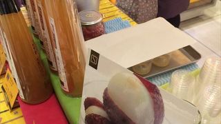 テレビで紹介されるぐらい、おいしいドレッシングが有ります。黒須たまねぎドレッシングで、コクが有って、野菜に掛けると美味しさが増します。