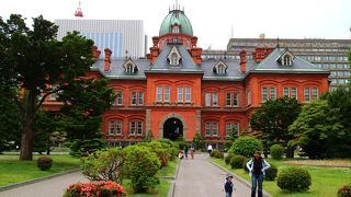 赤レンガ庁舎と呼ばれる明治21年の建物