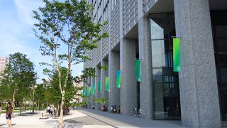 品川港南口に新しいオフィスビル