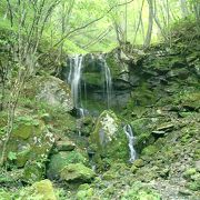 鹿沢温泉近くの小さな滝