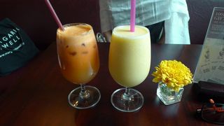 ハッピーアワーに行けば３０％ＯＦＦの上に席も空いている。