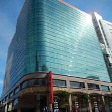 三多三路沿いにあります、