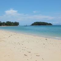 ホテルすぐ近くの海は人が少なく落ち着いていました