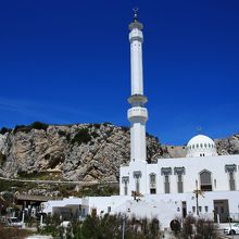 近くにはモスクも