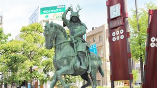 駅前を見守る勇姿