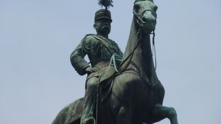 とても大きい像