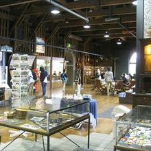 内部には展示物もあります