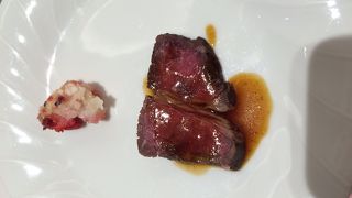 ステーキとオマールエビ