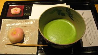 おいしい抹茶と和菓子が食べられる