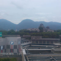 部屋の窓から熊本城が見えました