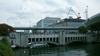 土佐堀川に架かる歩行者専用の橋