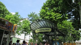 モンマルトル散策の始点に