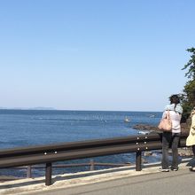 店の前の海