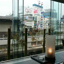 電車を眺めながらのランチ