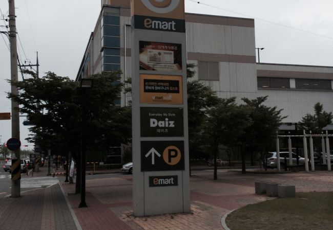 高速バスターミナルそばの大型ショッピングセンター