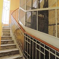 階段でもいけますが荷物が多い時はエレベーターが良いと思います