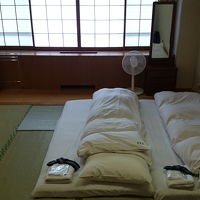 到着時から布団が敷かれていてすぐ休めて良い。