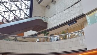 池袋駅から地下道で直結しています。