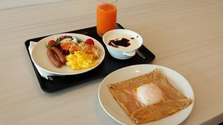 朝利用。ガレットを作ってくれました。