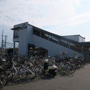 この駅、和歌山駅から直ぐの所に有る、西日本旅客鉄道紀勢本線の駅です。