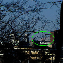 円内が富士山ではないだろうか。