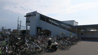 この駅、和歌山駅から直ぐの所に有る、西日本旅客鉄道紀勢本線の駅です。