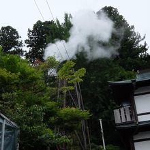 泉源の湯けむり