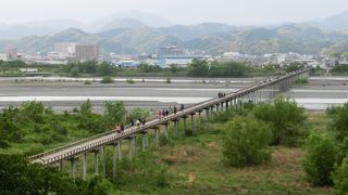 片道８９７．４ｍ、渡り切ったら展望台に上がる元気は残しておきましょう