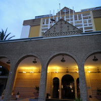 外観は豪華で立派