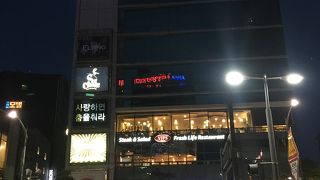 鍾路シネコアビルでございます