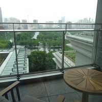 バルコニーから日比谷公園方面