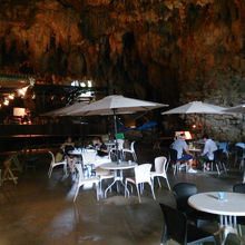 店内？洞窟内です