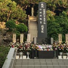 慰霊塔。