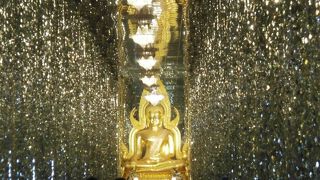 何ともユニ−クな寺院