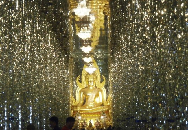 何ともユニ−クな寺院