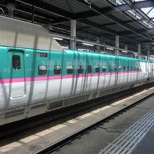 上りホームにも新幹線が停車していました