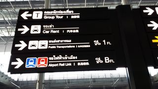 新しく、綺麗な駅