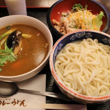 カレーの大盛りつけうどん
