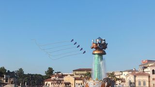 水上バイクが走り回り華やか