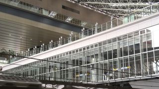 平日午前中の大阪駅