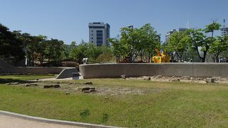 東大門遺構展示場でございます