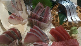 驚きの刺身盛り合わせ