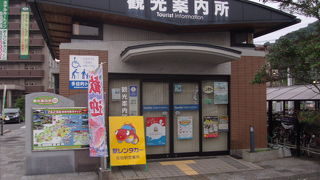 窓口が閉まっている時は駅構内のパンフレットコーナーへ