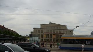 街の中心にある広大な広場