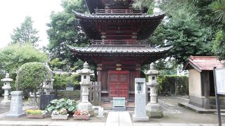 行田の観光名所、さきたま古墳公園と古代蓮の里の中間に在る。
