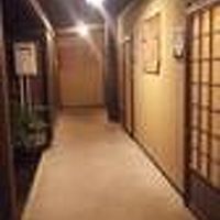 お部屋が右側に並んでいて　すぐ前にも貸し切り風呂がある