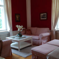 ベッドルームにもソファー