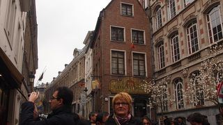 ブリュッセル観光地のお土産屋通り　エチューヴ通り