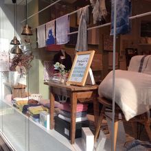 ショーウィンドウもかわいい